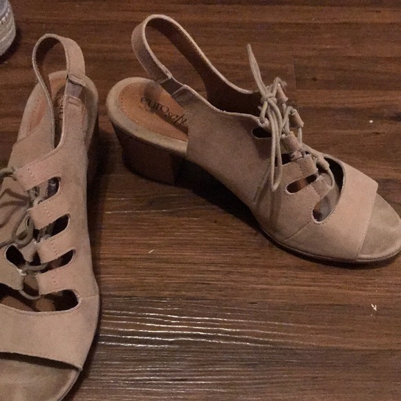 Shoes with a heel - Picture 3 of 3